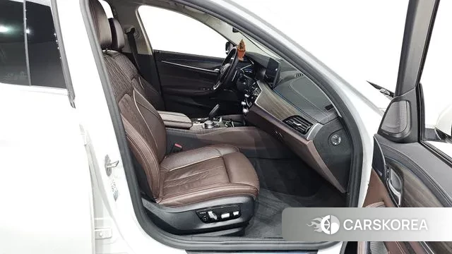 BMW 5 Series (G30) 2020 Белый из Кореи, фото 2