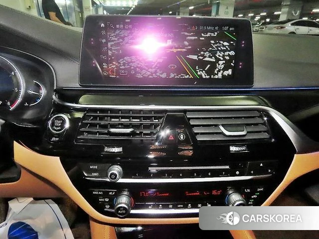 BMW 5 Series (G30) 2018 Белый из Кореи, фото 2