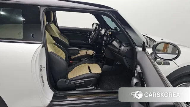 Mini Cooper Electric 2023 Белый из Кореи, фото 2