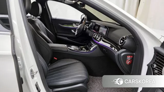 Mercedes-Benz E-Class W213 2022 Белый из Кореи, фото 2