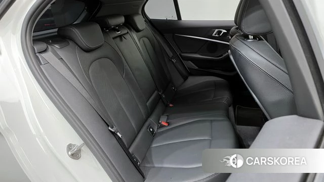 BMW 1 Series (F40) 2022 Белый из Кореи, фото 2