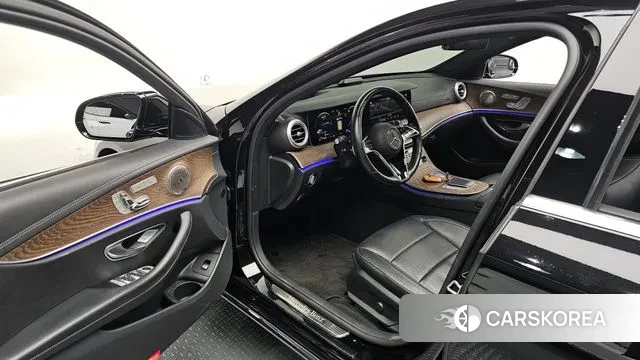 Mercedes-Benz E-Class W213 2022 Черный из Кореи, фото 2