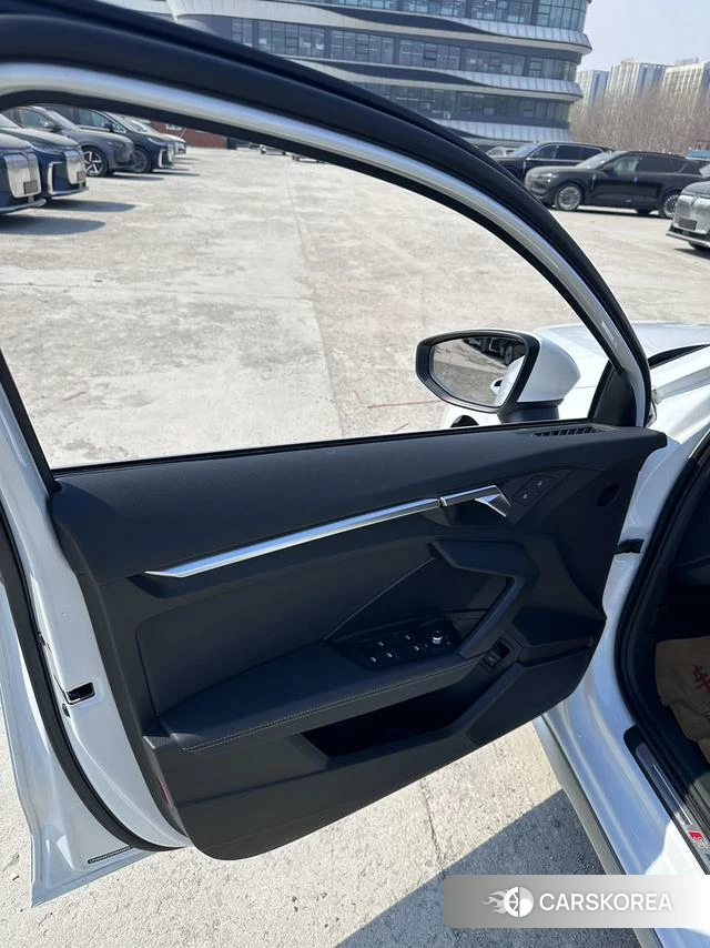 Audi A3 2023 Белый из Китая, фото 2