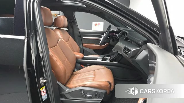Audi e-Tron 2020 Черный из Кореи, фото 2