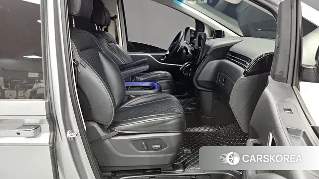 Hyundai Staria 2024 Серебряный из Кореи, фото 2