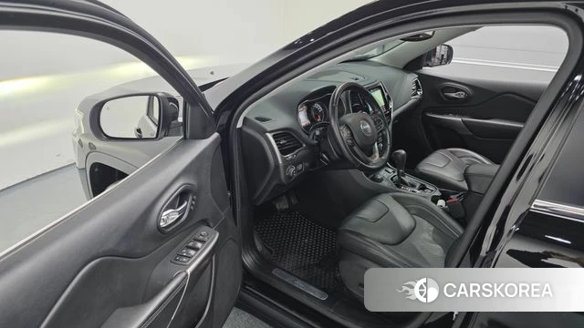 Jeep Cherokee (KL) 2021 Черный из Кореи, фото 2