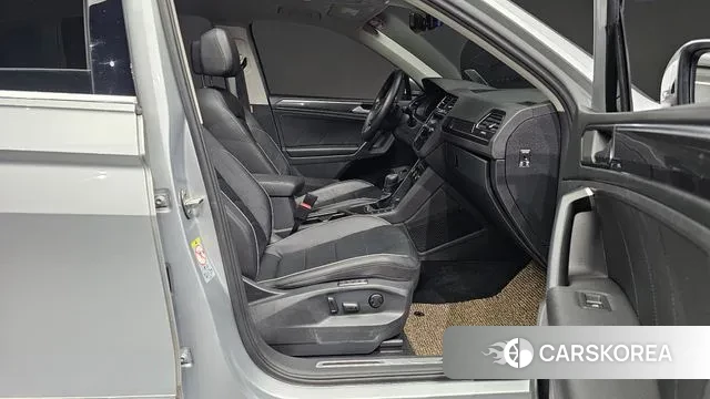 Volkswagen Tiguan second Generation 2020 Серебристо-серый из Кореи, фото 2