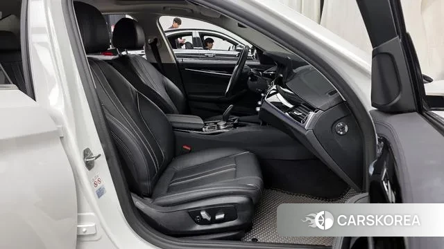 BMW 5 Series (G30) 2020 Белый из Кореи, фото 2