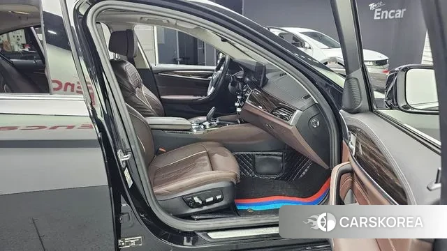 BMW 5 Series (G30) 2022 Черный из Кореи, фото 2