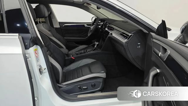 Volkswagen Arteon 2023 Белый из Кореи, фото 2