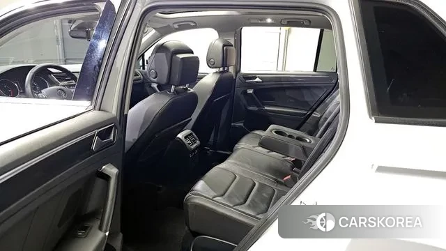 Volkswagen Tiguan second Generation 2018 Белый из Кореи, фото 2