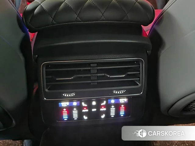 Audi Q8 (4M) 2022 Черный из Кореи, фото 2