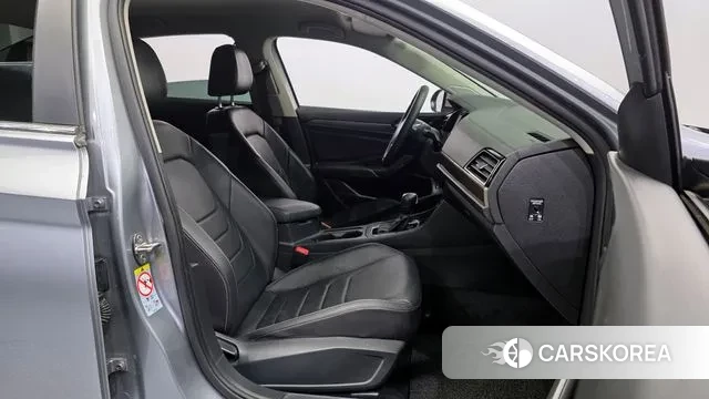 Volkswagen 7th Generation of Jetta 2021 Серебристо-серый из Кореи, фото 2