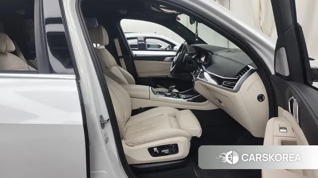 BMW X7 (G07) 2022 Белый из Кореи, фото 2