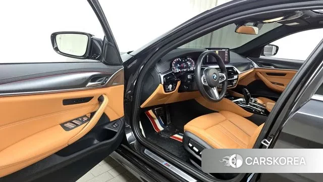 BMW 5 Series (G30) 2022 Серый из Кореи, фото 2