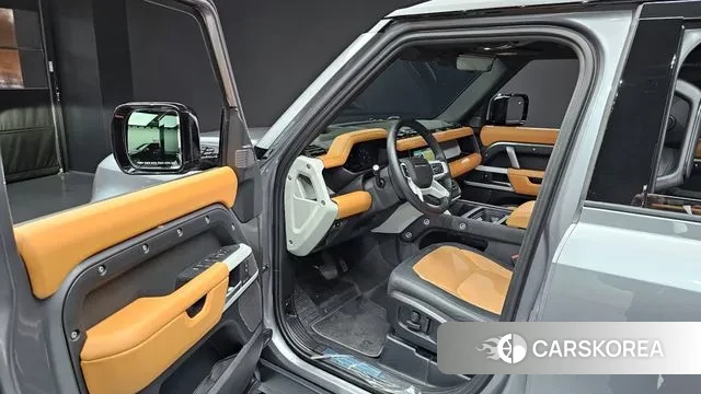 Land Rover Defender (L663) 2024 Серебряный из Кореи, фото 2