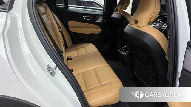 Volvo V60 Cross-Country 2nd Generation 2020 Белый из Кореи, фото 2