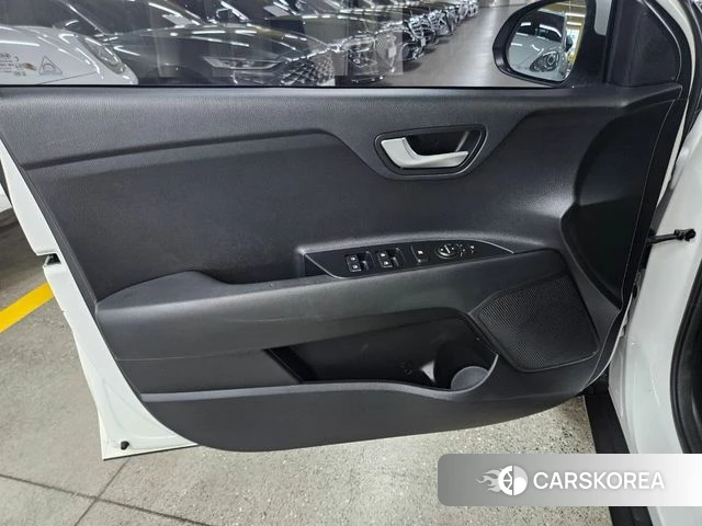 Kia Stonic 2018 Белый из Кореи, фото 2