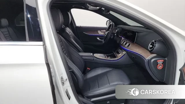 Mercedes-Benz E-Class W213 2022 Белый из Кореи, фото 2