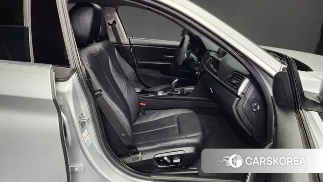 BMW 4 Series (F32) 2019 Серебряный из Кореи, фото 2