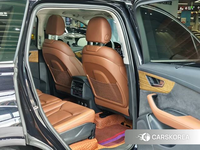 Audi Q7 2020 Черный из Китая, фото 2