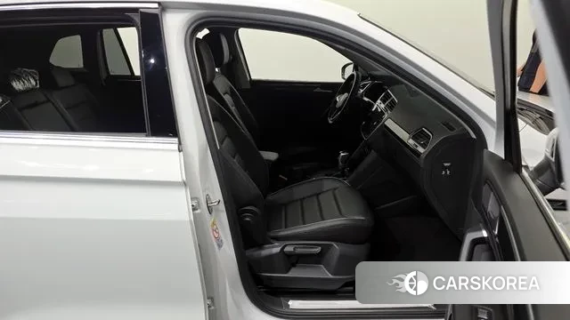 Volkswagen Tiguan second Generation 2023 Белый из Кореи, фото 2