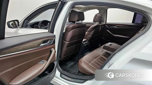 BMW 5 Series (G30) 2018 Белый из Кореи, фото 2