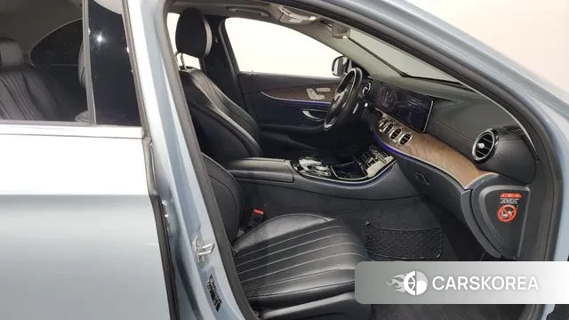 Mercedes-Benz E-Class W213 2018 Серебряный из Кореи, фото 2