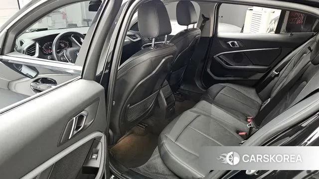 BMW 1 Series (F40) 2022 Черный из Кореи, фото 2