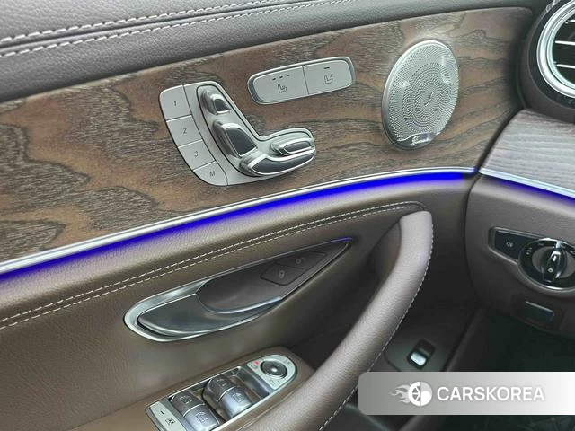Mercedes-Benz E-class 2023 Черный из Китая, фото 2
