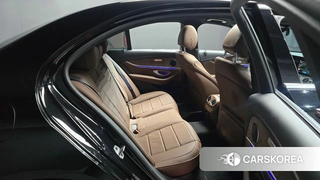 Mercedes-Benz E-Class W213 2022 Черный из Кореи, фото 2