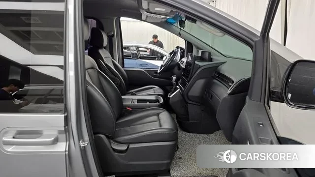 Hyundai Staria 2023 Серебряный из Кореи, фото 2