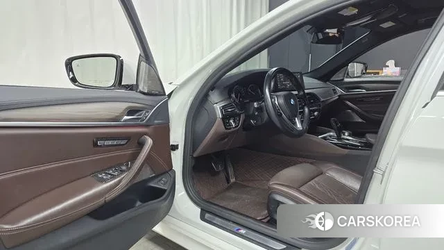 BMW 5 Series (G30) 2018 Белый из Кореи, фото 2