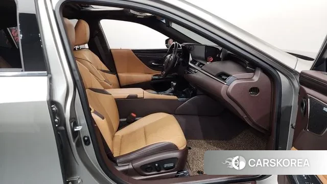 Lexus ES300h 7th generation 2020 Серебряный из Кореи, фото 2