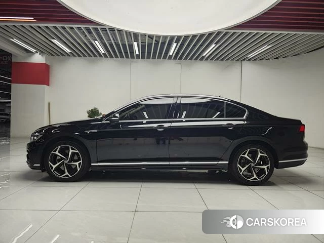 Volkswagen Magotan 2023 Черный из Китая, фото 2