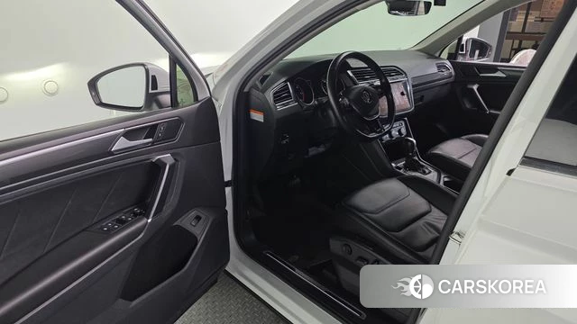 Volkswagen Tiguan second Generation 2018 Белый из Кореи, фото 2