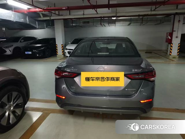 Nissan Xuan Yi 2023 Темно-серый из Китая, фото 2