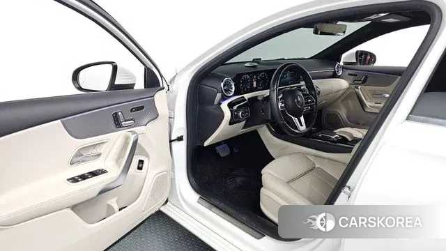 Mercedes-Benz A-Class W177 2022 Белый из Кореи, фото 2