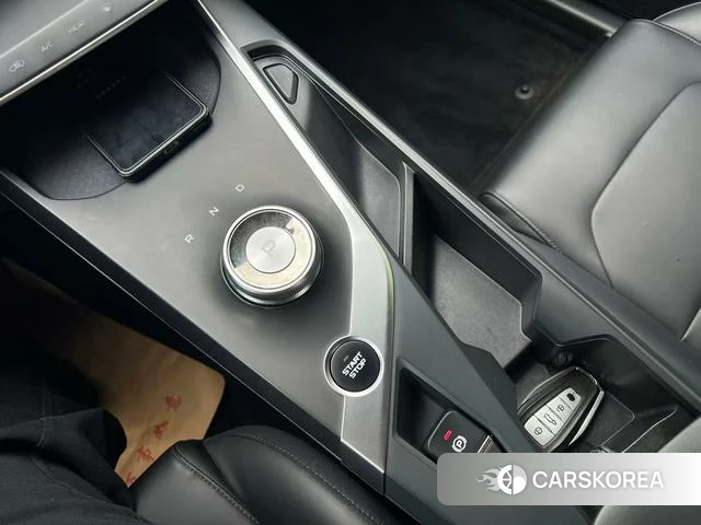 Geely Geometry A 2023 Серебристо-серый из Китая, фото 2