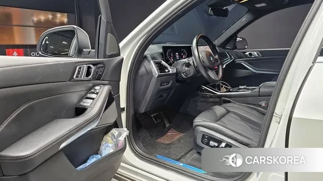 BMW X7 (G07) 2023 Белый из Кореи, фото 2