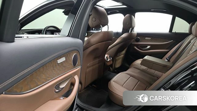 Mercedes-Benz E-Class W213 2022 Черный из Кореи, фото 2