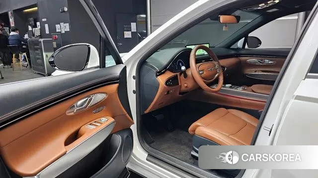 Genesis GV70 2023 Белый из Кореи, фото 2