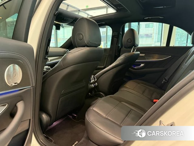 Mercedes-Benz E-Class W213 2022 Белый из Кореи, фото 2