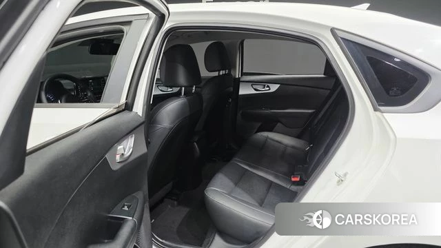 Kia The New K3 2nd generation 2021 Белый из Кореи, фото 2