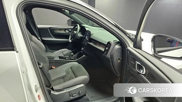 Volvo XC40 Richards 2024 Белый из Кореи, фото 2