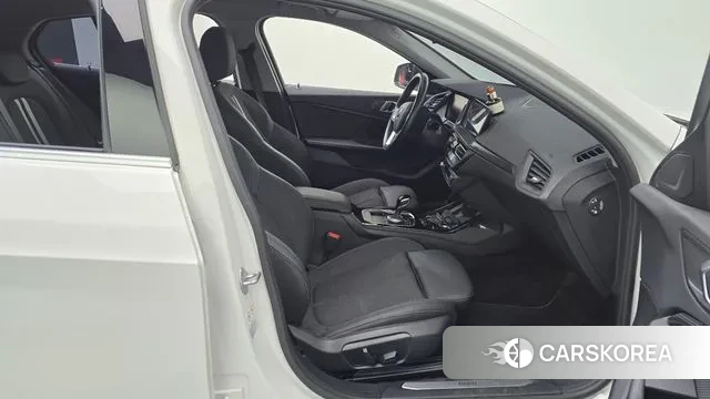 BMW 1 Series (F40) 2023 Белый из Кореи, фото 2