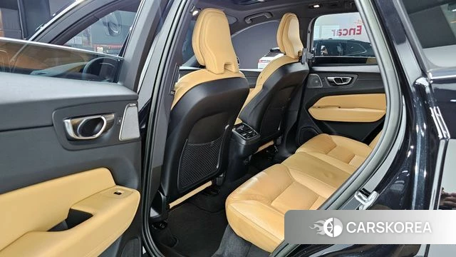 Volvo XC60 second Generation 2023 Черный из Кореи, фото 2