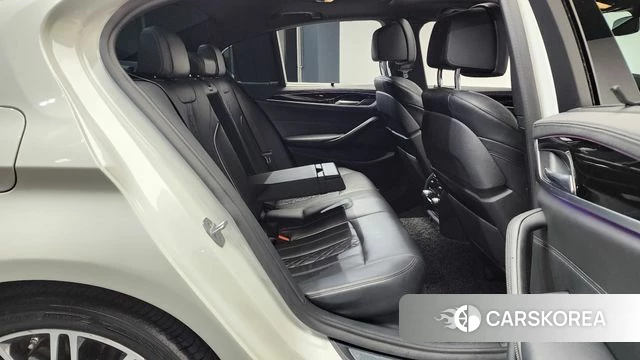 BMW 5 Series (G30) 2020 Белый из Кореи, фото 2
