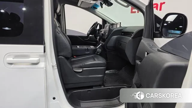 Hyundai Staria 2022 Белый из Кореи, фото 2