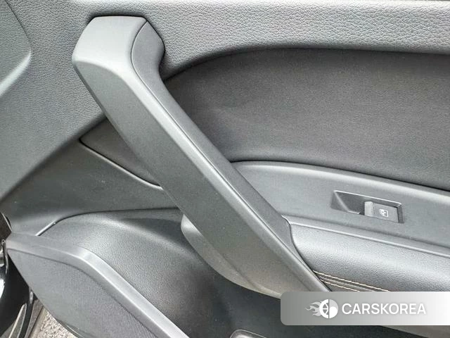 Audi Q5L 2021 Черный из Китая, фото 2